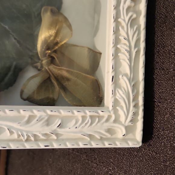 VINTAGE SHADOW BOX W/ARTIFICAL FLOWER SEALED INSIDE. - Picture 3 of 6